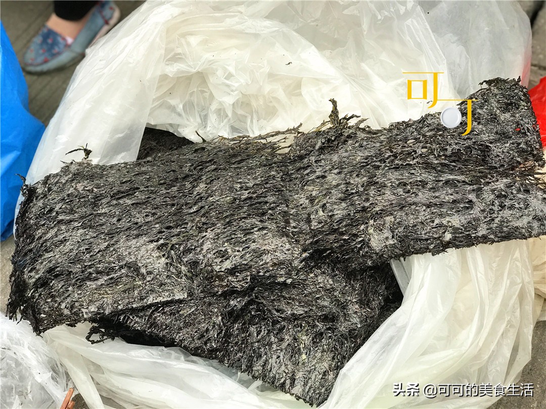 夫妻俩去菜场买菜,两口子去菜市场买鱼