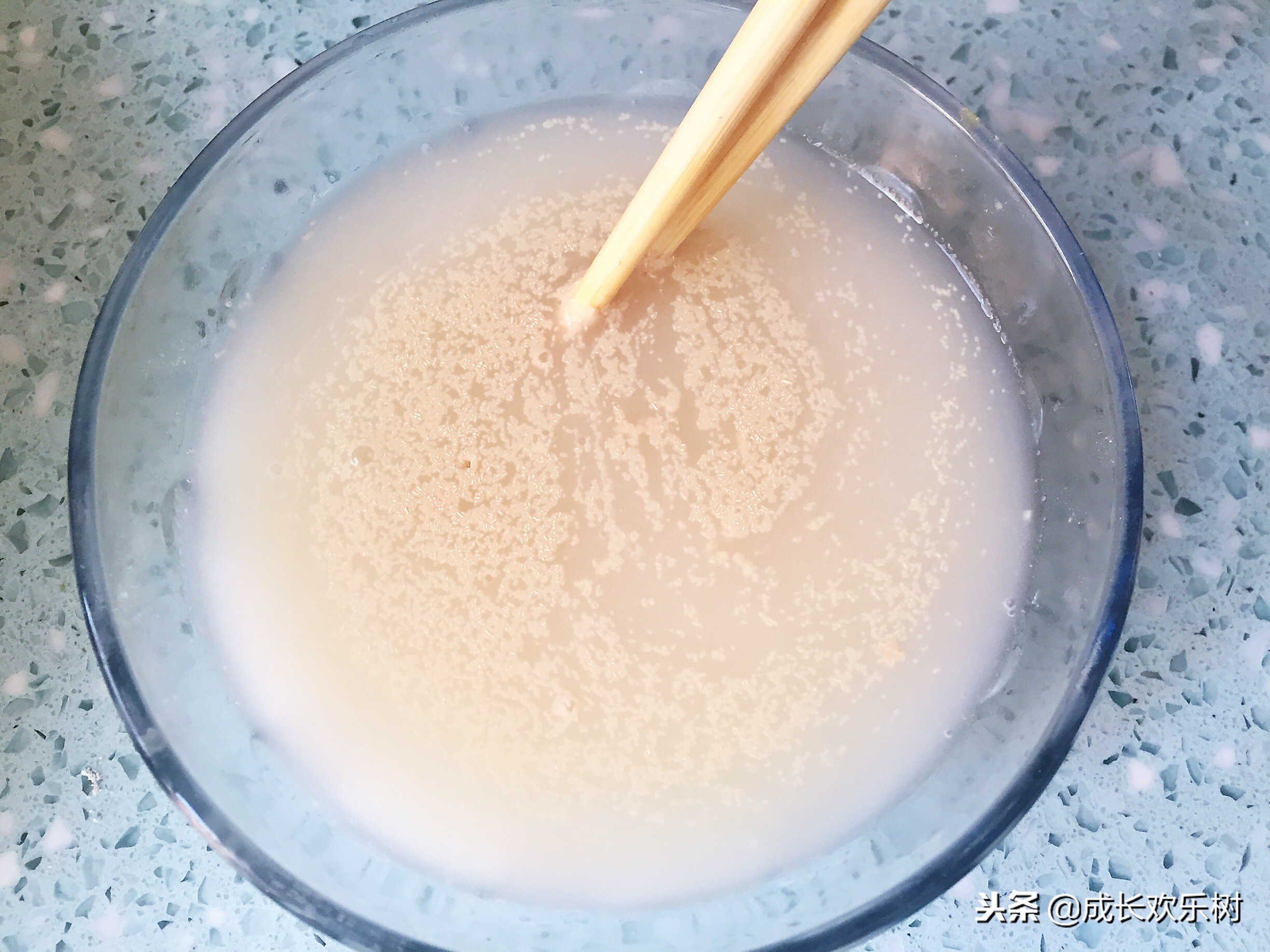 发面饼怎么做冷了不硬,冬天做发面饼怎样醒发的快