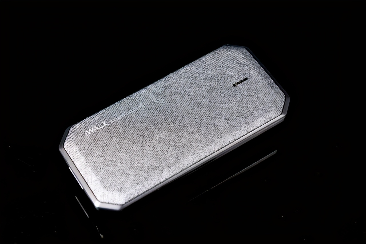 iwalk榄旇潕绉诲姩鐢垫簮,66w蹇厖鎵嬫満鑳界敤iwalk鍏呯數瀹濆悧