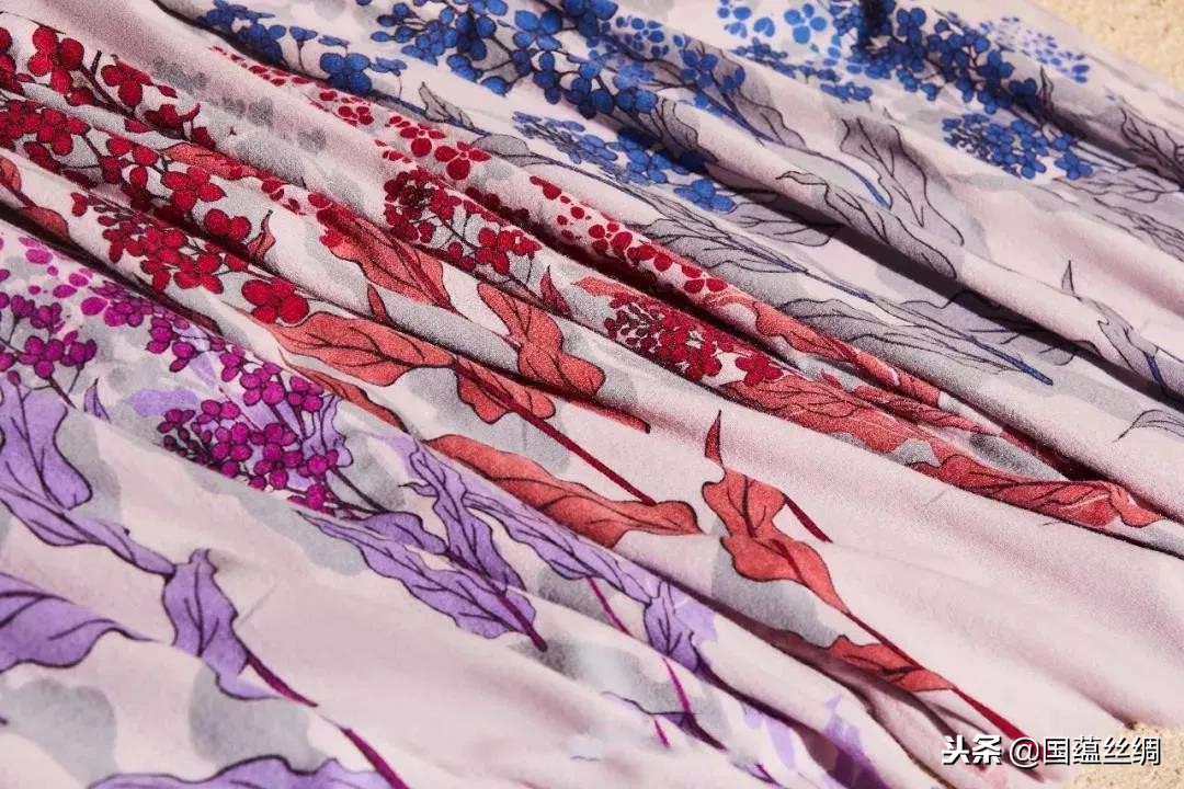 丝巾上的黄渍怎么清洗,丝巾清洗