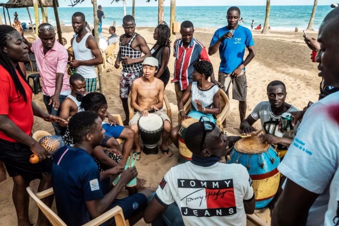 95后开着五菱环游世界,95后开面包车环游世界