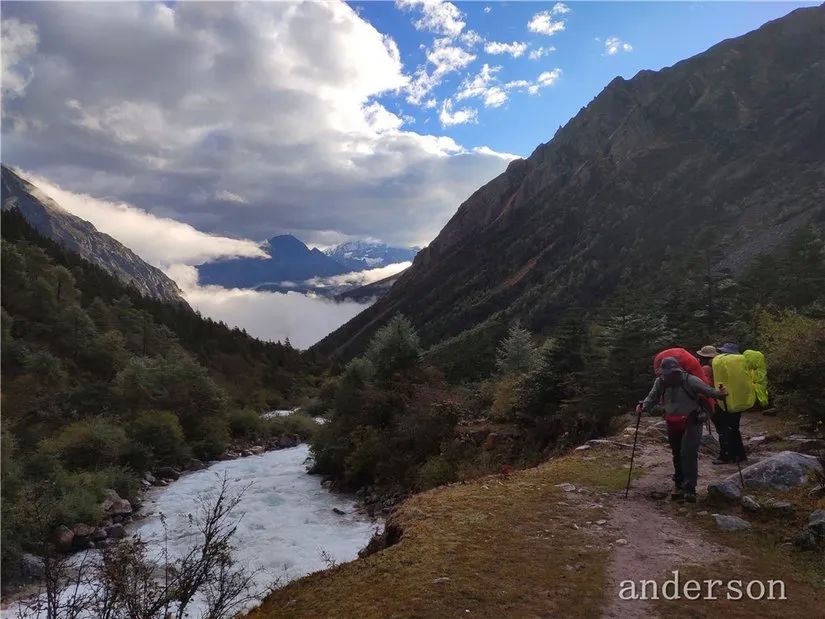 陪着贡嘎过仲秋，深夜听到女生的尖叫（上）