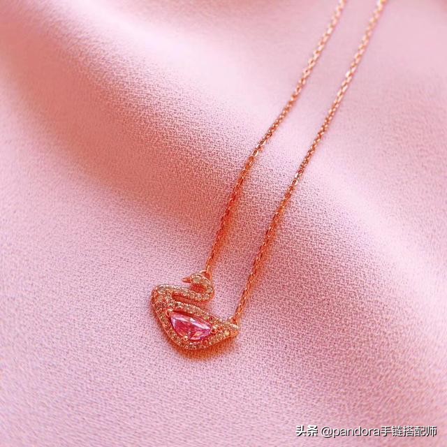 施华洛世奇黑天鹅和银天鹅哪个贵,施华洛世奇黑天鹅项链推荐视频