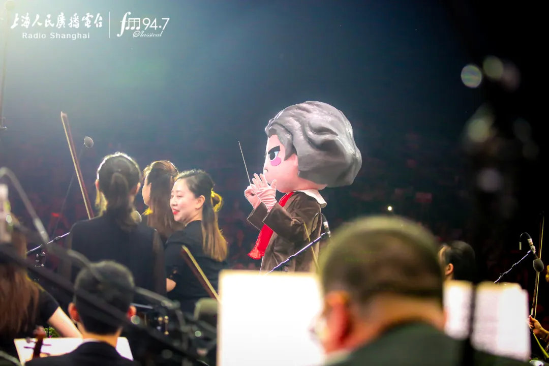 艺术赋能品质生活，提振城市消费信心。经典947辰山草地广播音乐节温暖收官