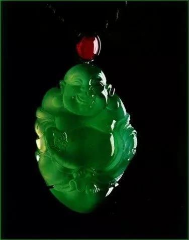 翡翠黑绿是什么原因,翡翠自然光下肉质发黑带底色