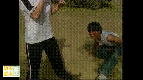 被人掐住脖子格斗防身术,格斗术侧击插喉