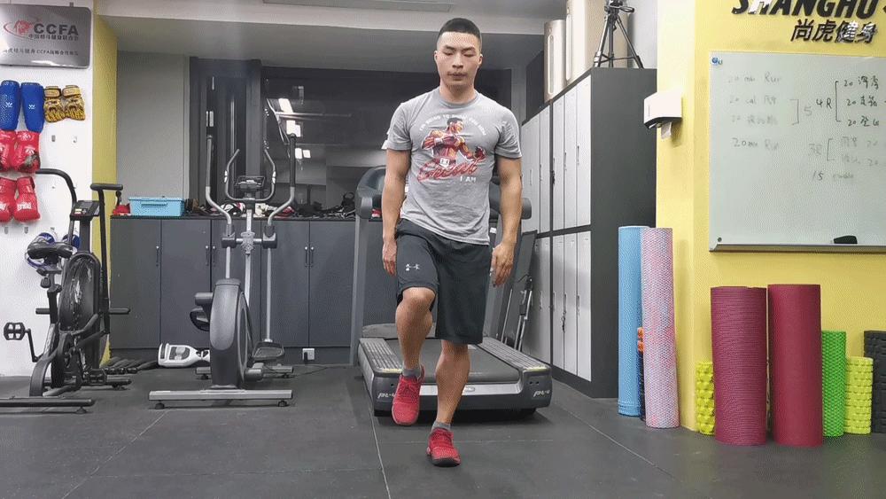 单腿深蹲入门教程,单腿深蹲的正确训练方法