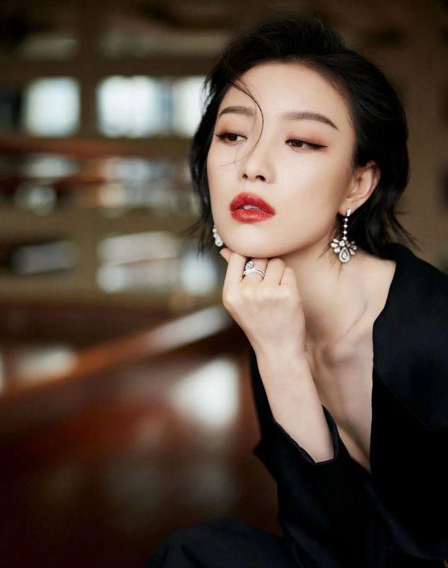 被发质折磨有多苦恼?短发烫发疯狂炸毛,网友吐槽卷成步惊云同款