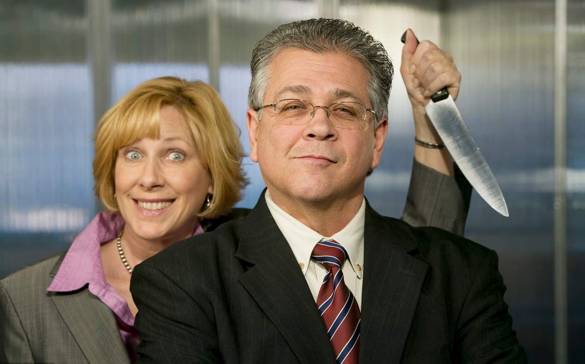 公司内斗牵扯到自己怎么办,公司内斗怎么保护自己