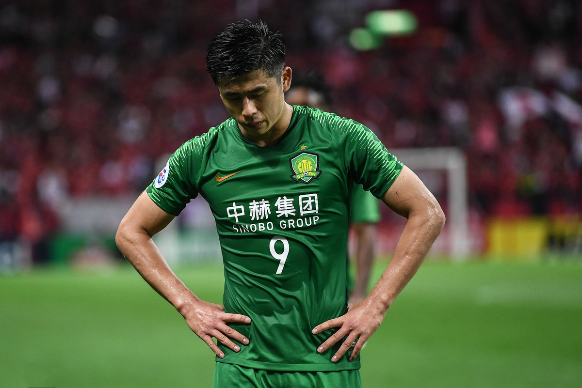 一夜之间四大皆空，连续3年半程崩盘，北京国安的问题出在哪？