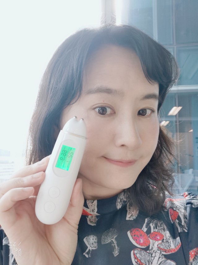 沁水粉底液推荐什么妆前乳 (沁水粉底和白金粉底哪个好用)