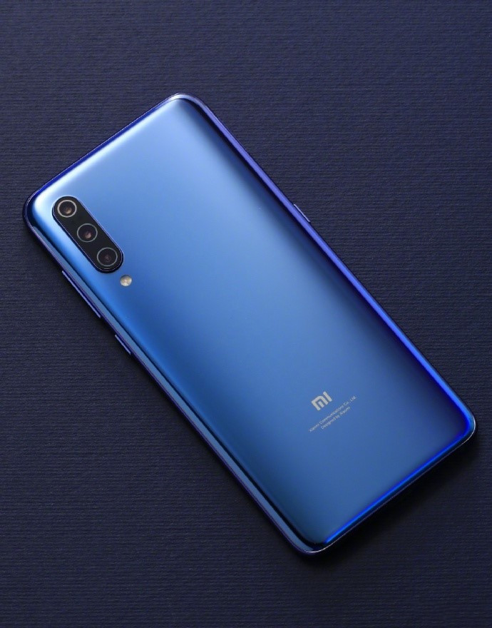 三星S10+真机贴膜视频丑哭，为了屏下指纹和屏下摄像头