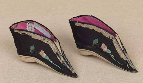 古人穿的精致的鞋子,古时候人们都穿什么鞋