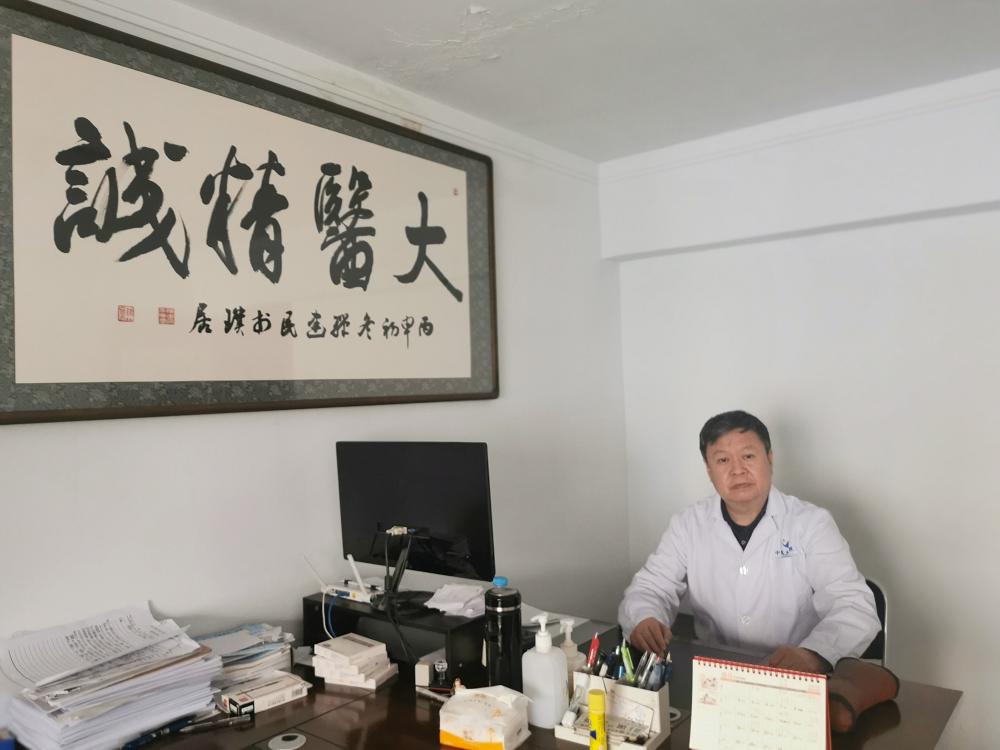 喝水少还憋尿对肾脏的危害,憋尿肾炎