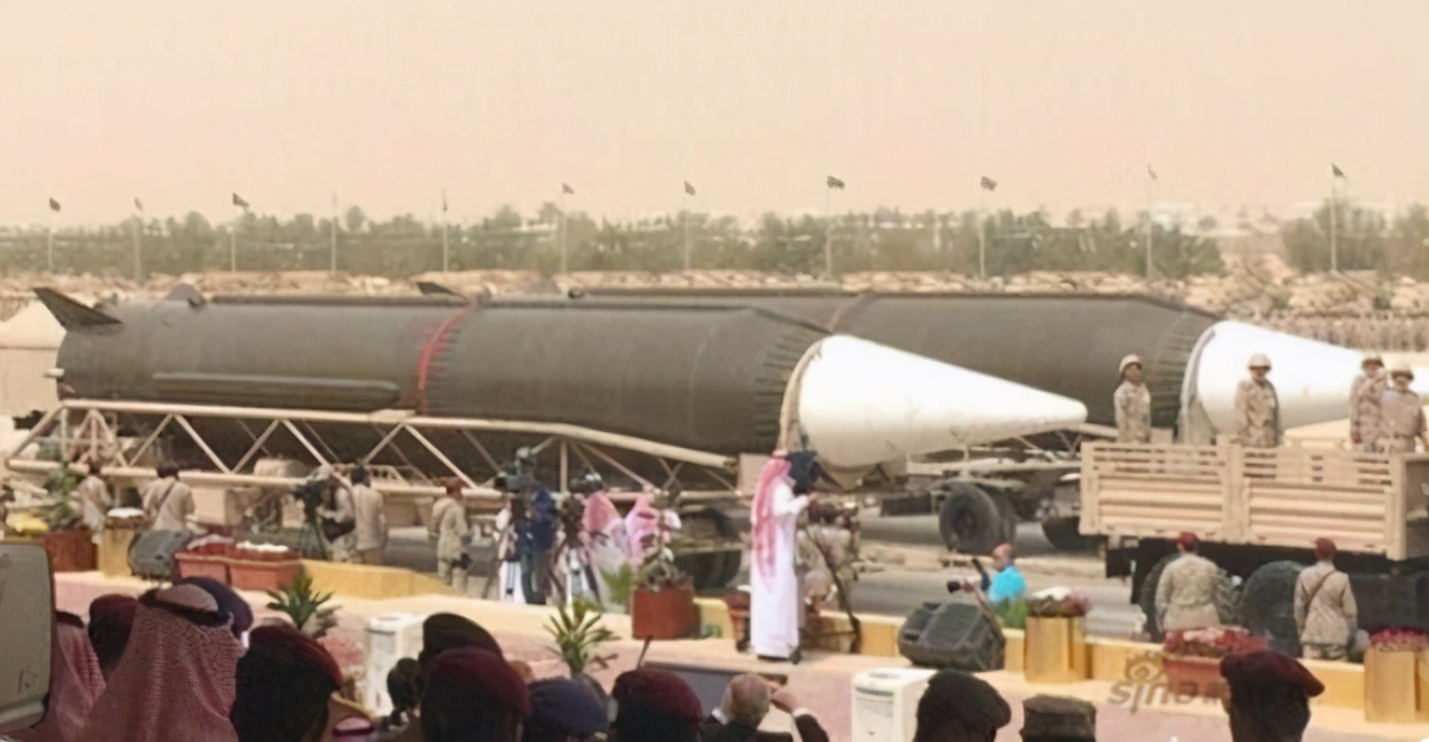 美国浏览中国导弹基地照片，因一群人胡子太多，得知一场惊天交易