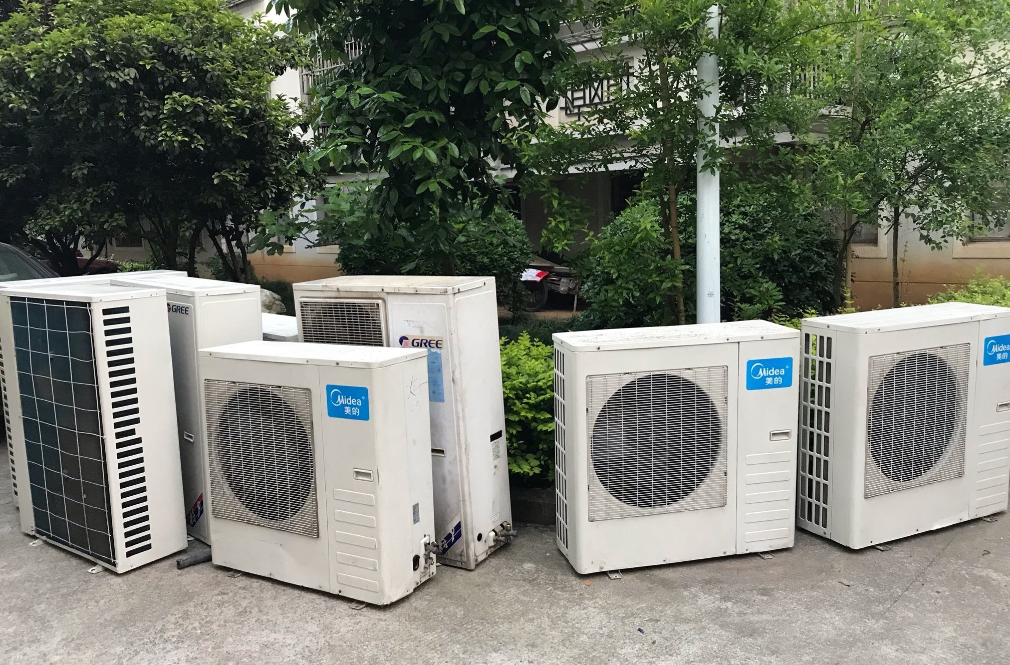 一拖一风管机与柜式空调比较,风管机和挂机有什么区别呢