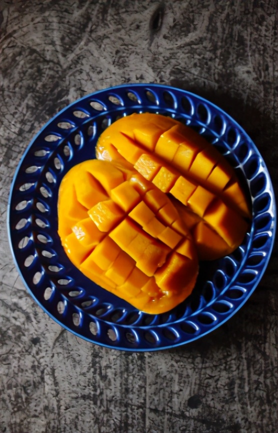 「吃芒果治愈不开心」带有阳光味道的芒果，你怎么能错过