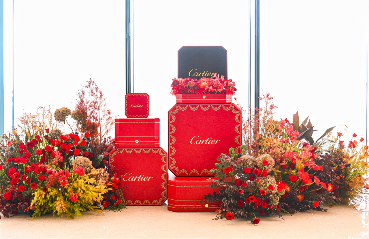 至美深湾，遇见薇妮体雕WENĒE高定华服及卡地亚高级珠宝