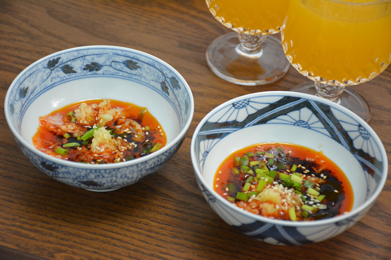 花了100多买了食材，回家煮火锅，两个吃了两顿，划算又好吃