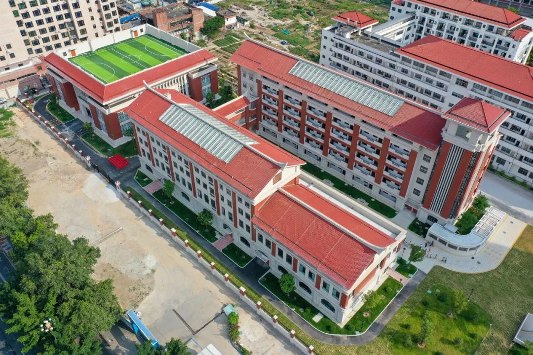 空中田径场的大学,中山市永安中学空中足球场