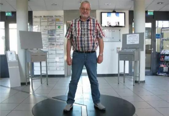 逗逼的国界线,12个奇葩的国界线