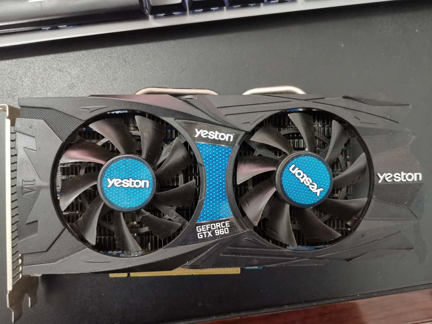 粉丝送坏手机,粉丝寄来一台损坏的苹果手机