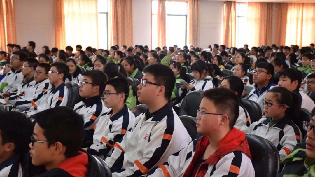 护眼神器五花八门,护眼灯琳琅满目