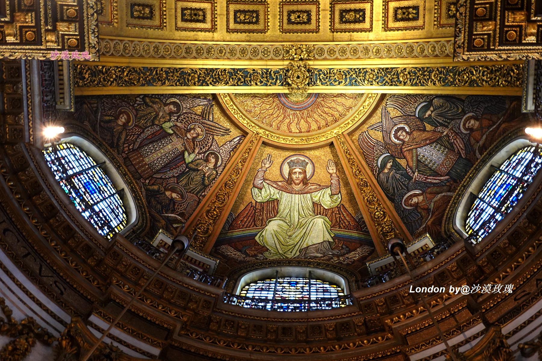 它是世界第五大教堂，曾见证了查尔斯与戴安娜的世纪婚礼