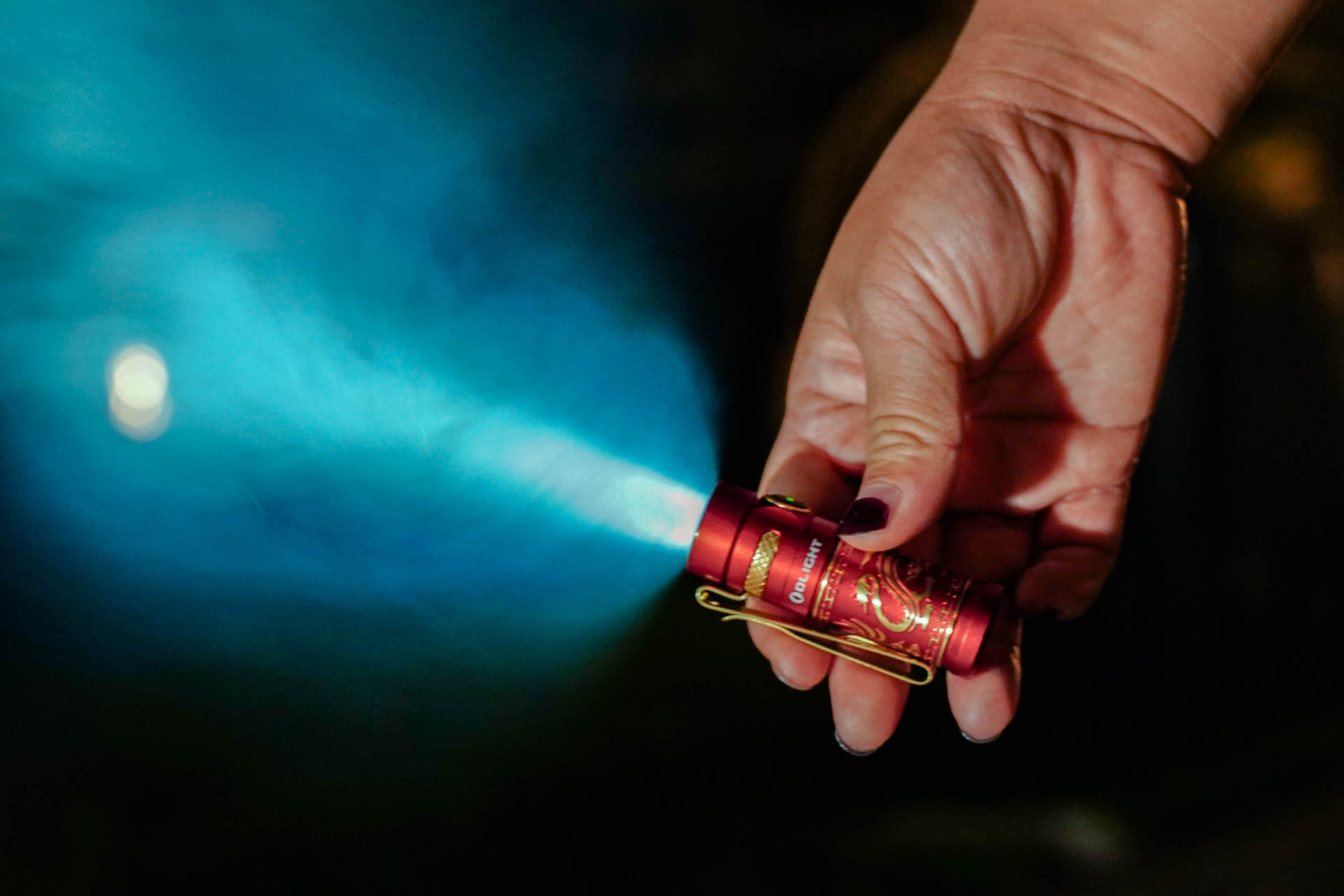 傲雷指挥家3手电银色款,傲雷指挥家手电测评