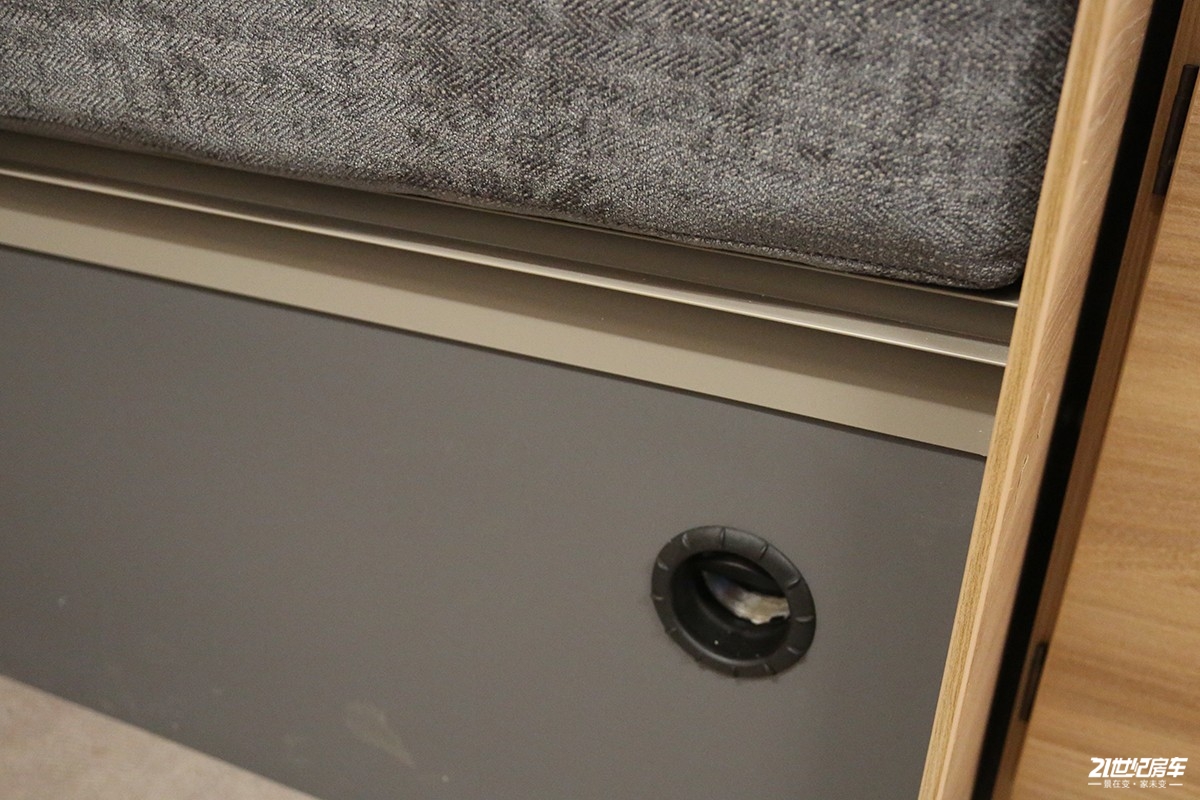 英国百丽d4,发现4拖挂式房车