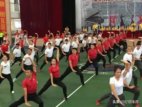 为什么对体育老师有偏见,不要对任何老师产生好感