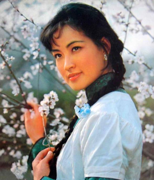 刘晓庆与同母异父妹妹相伴60年,刘晓庆与妹妹相伴60年