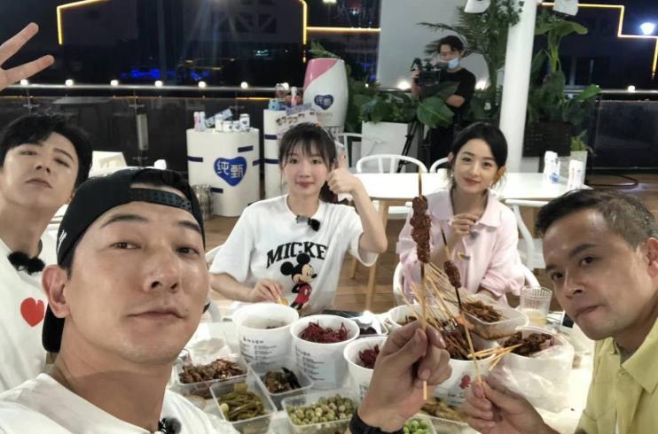 黄晓明赵丽颖刘宇宁同框,黄晓明赵丽颖刘宇宁出场