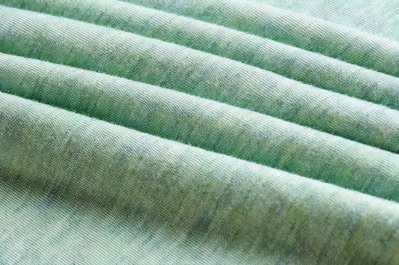 利用竹炭做成的板材，外表虽“其貌不扬”但功效“小清新”