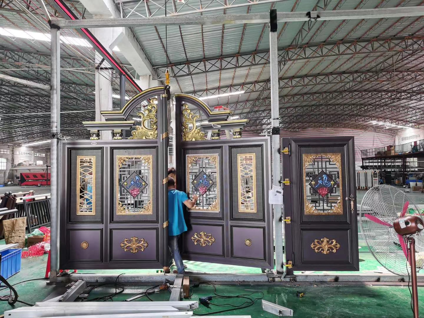 双开铝艺大门安装,双开铝艺大门