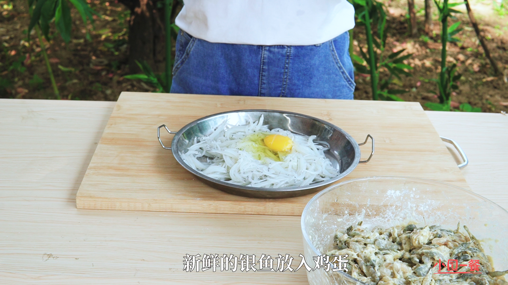 淅川县特色美食炸河虾银鱼,油炸小鱼虾怎么做好吃