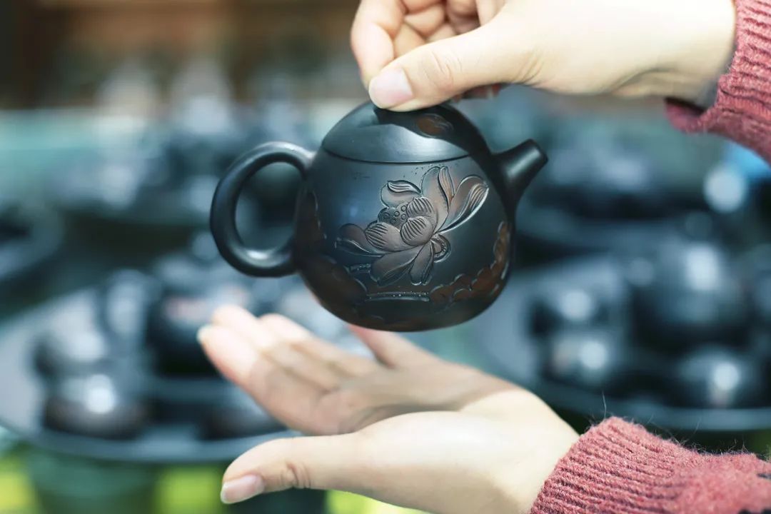 宜兴紫砂茶壶评价,紫砂壶和建水紫陶哪个泡茶好喝