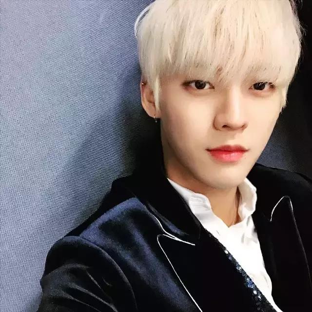 exo所有成员受伤记录,exo颁奖典礼受伤