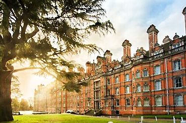 一大批中国游客在机场被捕,中国大使馆:手机里这些东西注意一下