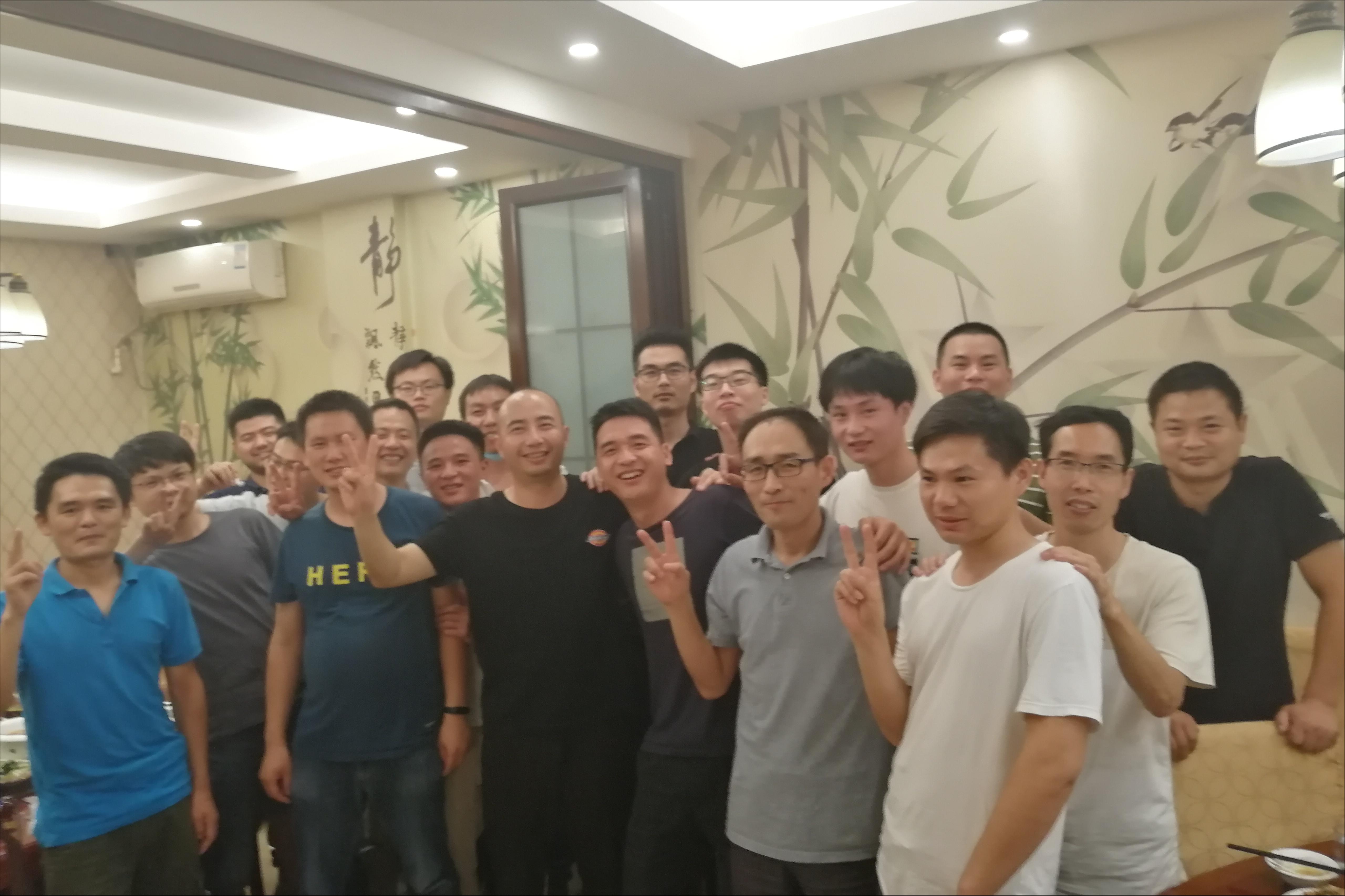 富士康小伙曾身陷传销窝，如今成了模具维修能手，被猎头高薪挖角