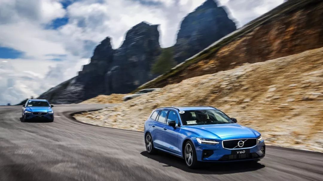 沃尔沃旅行车v60和v90碰撞测试,沃尔沃旅行车v6017年二手车价格