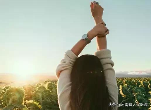 女人老不老看哪里,女人老不老看这3点跟年龄无关