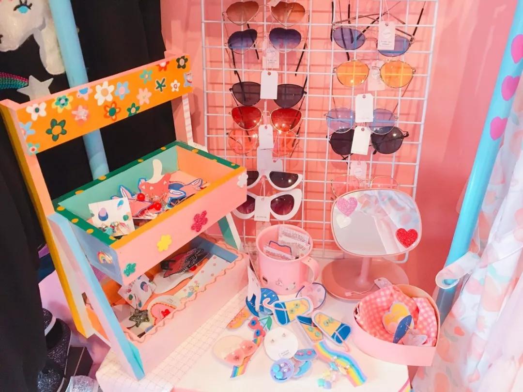 泰国便宜小众潮牌衣服,最近很火的泰国潮牌衣服