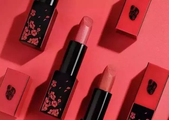 口红怎么藏手里,口红怎么锁色