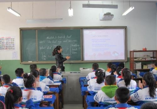 老师上课戴扩音器有什么坏处,戴扩音器上课对教师有什么危害