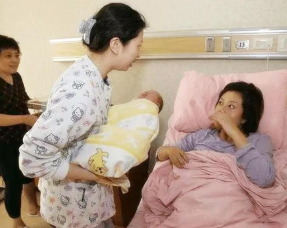 18岁大学生回家发现二胎,大一暑假回家发现妈妈生二胎