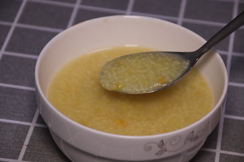 熬小米粥怎样不溢锅,熬小米粥别直接加水