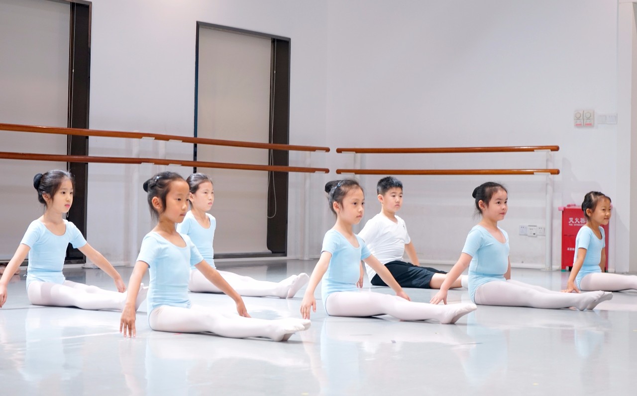 公开课|孩子觉得压腿会疼不愿意练习怎么办？