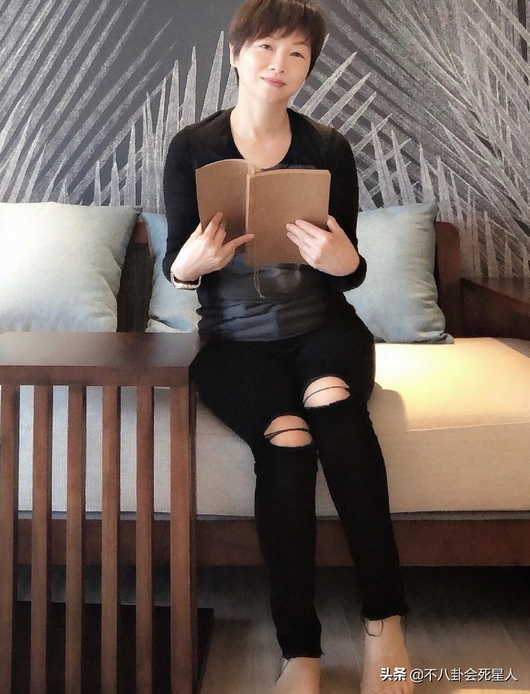 她是最经典建宁公主，今52岁脸胖成球，背后原因让每个女生羡慕