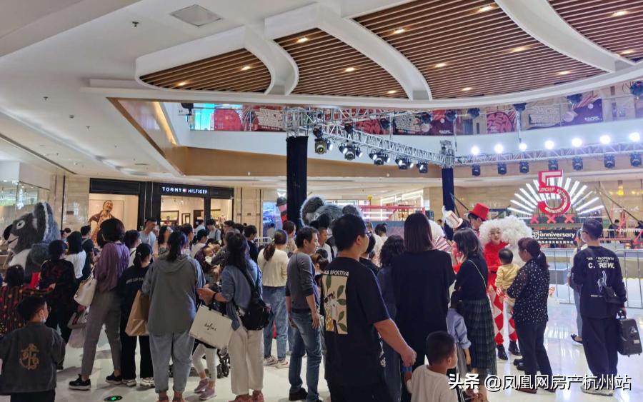 一边直追北上广，一边无人问津，综合体大年的小商业还好吗？